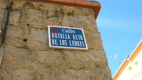 Placa de la Calle Alto de los Leones, en Ávila. / Foro por la memoria