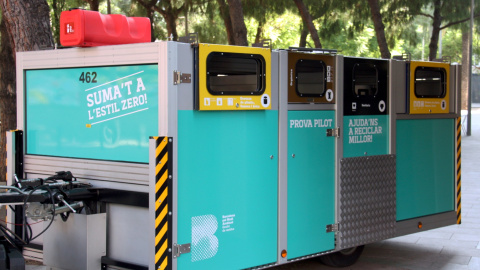 Plataforma mòbil de recollida selectiva, instal·lada aquest estiu al barri del Bon Pastor de Barcelona. ARIADNA COMA