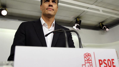 El secretario general del PSOE, Pedro Sánchez, en su primera intervención desde la dimisión de 17 miembros de la Ejecutiva  y un día antes del Comité Federal en el que se analizará la situación creada en el partido. EFE/Javier López