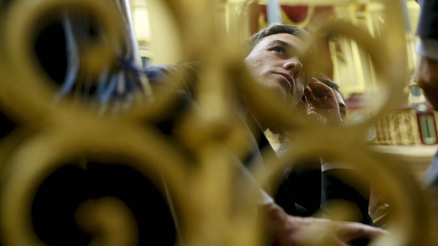 El lídel del PSOE, Pedro Sánchez, en su escaño durante el pleno del Congreso. EFE/JuanJo Martin