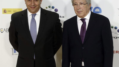 Wert junto a Enrique Cerezo en los recientes premios Forqué. /EFE