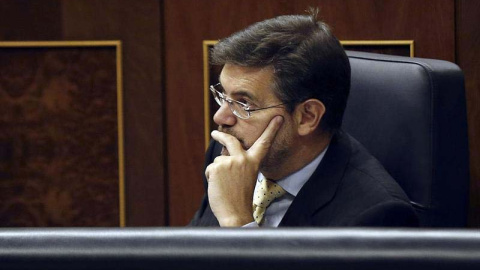 El ministro de Justicia, Rafael Catalá, durante el pleno del Congreso de los Diputados. / PACO CAMPOS (EFE)