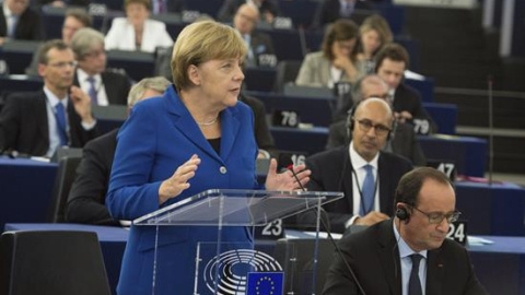 La canciller alemana, Angela Merkel, se pronuncia ante el Parlamento Europeo