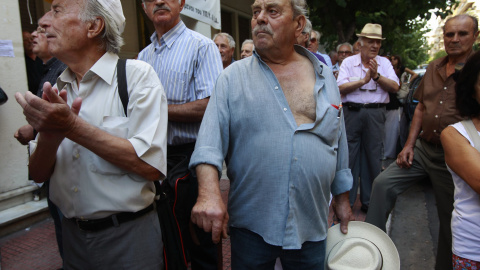 Concentración de pensionistas frente al Ministerio de Sanidad griego,  (4 de septiembre 2012). REUTERS / John Kolesidis