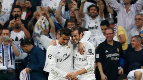 Cristiano y Bale celebran el gol del galés al Manchester City. Reuters / Juan Medina