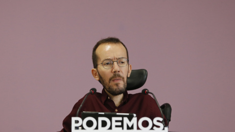 El secretario de Organización de Podemos, Pablo Echenique, durante la rueda de prensa que ha ofrecido  tras la reunión del Consejo de Coordinación de su partido. EFE/Ballesteros