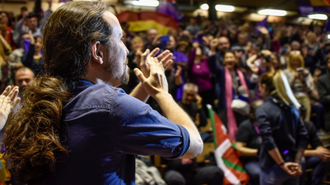 14/04/2019.- El candidato de Unidas Podemos a la Presidencia del Gobierno, Pablo Iglesias, interviene en un acto político celebrado en Eibar (Gipuzkoa). / EFE - MIGUEL TOÑA