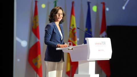 La presidenta del Banco Santander, Ana Patricia Botín, durante su intervención en la inauguración del IV Encuentro Internacional de Rectores Universia, en Salamanca. EFE/ J.M.GARCIA