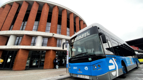 Un autobús de la EMT de la línea 86 sale de Atocha Renfe y se dirige a Villaverde Alto. EUROPA PRESS