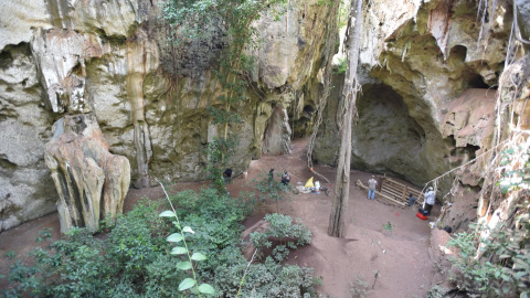 Entrada de la cueva de Panga ya Saidi, en Kenia. /MOHAMMAD SHOAEE