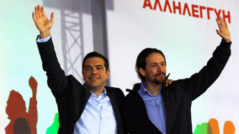 Alexis Tsipras y Pablo Iglesias, en el último acto de campaña electoral de Syriza. REUTERS