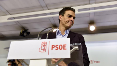 Pedro Sánchez, en la rueda de prensa en la que explica su dimisión. EFE/Fernando Villar