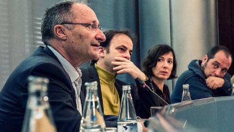 Joan Llinares, Jaume Asens, Simona Levi i David Fernàndez, en la presentació de l'Oficina per la Transparència i les Bones Pràctiques de l'Ajuntament de Barcelona, el 16 de desembre del 2015. / Ajuntament de Barcelona.