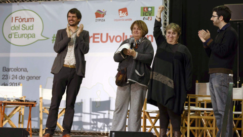 De izq. a dcha., Ernest Urtasum (Eurodiputado de ICV-EUiA del Grupo de Los Verdes), Natasa Theodorakopoulos (Syriza), Maite Mola (Vicepresidenta del PIE, reponsable de Internacional del PCE) y Lluís Camprubí (responsable internacional de IC