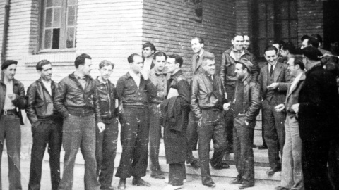 Imagen tomada a finales de 1936 en Caspe en la que puede verse a los consejeros José Ruiz Borau (UGT, Obras Públicas), Ángel Roig (IR, le relevaría en febrero de 1937, al pasar aquel a Hacienda), Luis Montoliu (CNT, Transportes y Comunicaci