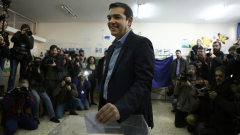 Alexis Tsipras en el momento de votar. / REUTERS/Alkis Konstantinidis