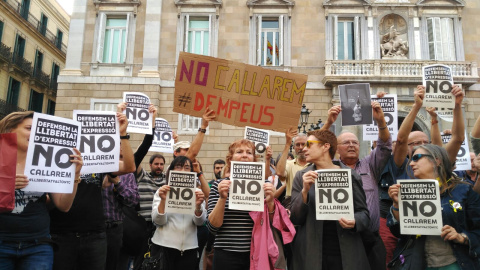 Concentració aquest dimecres 23 de maig a la plaça de Sant Jaume de Barcelona en suport de Valtonyc. / Maria Rubio.