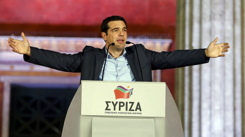 El líder de Syriza, Alexis Tsipras, se dirige a sus simpatizantes y seguidores tras ganar las elecciones parlamentarias en Grecia. REUTERS/Marko Djurica