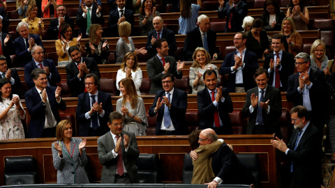 La bancada conservadora celebra la aprobación de los PGE 2018. REUTERS/JuanMedina fOTO DEL 23/05/2018