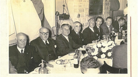 Pepe Velo, con bigote, en el Congreso de la Emigración Gallega de Buenos Aires de 1956. / FOTO-CINE E. GONZÁLEZ