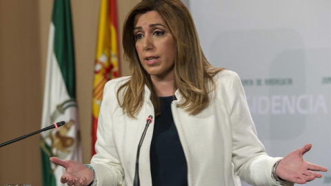 La presidenta de la Junta de Andalucía, Susana Díaz, durante la conferencia de prensa ofrecida hoy en Sevilla. EFE/Julio Muñoz.