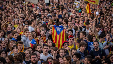 Una multitud se concentra con esteladas en la manifestación de los CDR del pasado 18 de octubre. EUROPA PRESS