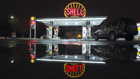 Una gasolinera de Shell en Cambridge, Massachusetts (EEUU), REUTERS/Brian Snyder