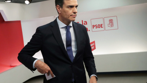 El secretario general del PSOE, Pedro Sánchez, durante la rueda de prensa tras la reunión de la Ejecutiva del partido, en la sede de Ferraz, qu ha aprobado la aprobación de moción de censura contra el presidente del Gobierno. EFE/ Zipi