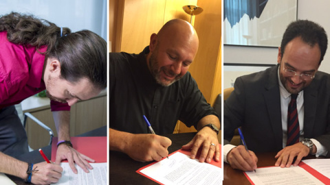 De izquierda a derecha, Pablo Iglesias (Podemos), Ricardo Sixto (IU) y Antonio Hernando (PSOE) firmando el manifiesto promovido por los Consejos de Informativos de RTVE.- CONSEJO DE INFORMATIVOS