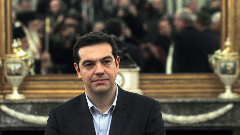 El nuevo primer ministro griego, Alexis Tsipras, durante la ceremonia de juramento de los miembros del Gobierno, este lunes en el Palacio Presidencial. EFE/Orestis Panagiotou