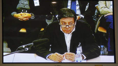 El exsecretario de Caja Madrid Enrique de la Torre, el primero en definir las polémicas tarjetas de la entidad como "black" a efectos fiscales y hombre clave en la causa, en una imagen del monitor de la sala de prensa de la Audiencia Nacion