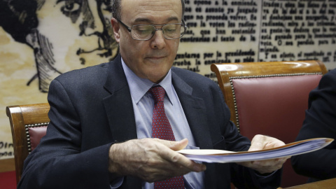 El gobernador del Banco de España, Luis María Linde, en una comparecencia en el Senado, para explicar los Presupuestos de 2015. EFE