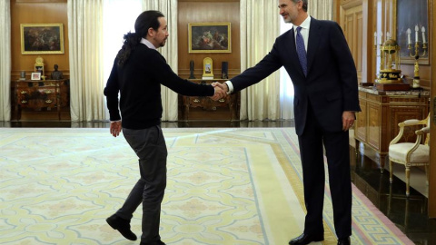 Pablo Iglesias en su visita al rey en la ronda de consultas sobre la investidura. / EFE