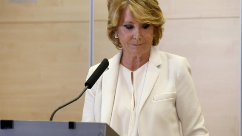 Esperanza Aguirre, durante la comparecencia en la que anuncia su dimisión por la Operación Lezo. EFE/Kiko Huesca