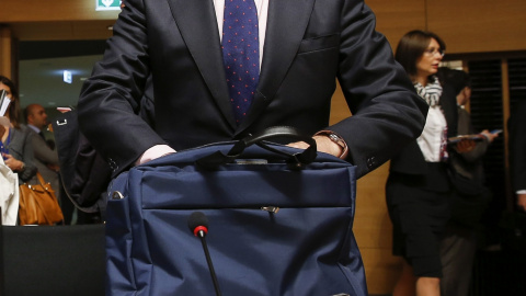 El ministro español en funciones de Economía, Luis de Guindos, fotografiado al inicio de la reunión de los ministros del Ecofin en Luxemburgo (Luxemburgo). EFE/Julien Warnand