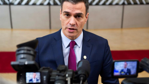 12/12/2019.- El presidente del Gobierno en funciones, Pedro Sánchez, atiende a los medios de comunicación antes del último Consejo Europeo del año en Bruselas, que espera sirva para dar un impulso a los compromisos de la Unión Europea en la