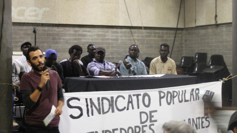 Presentación del Sindicato Popular de Vendedores Ambulantes en Can Batlló, en el barrio barcelonés de Sants. / MARC FONT