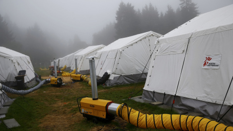 El sistema de calefacción de las tiendas que forman parte del campamento temporal para refugiados de Schwarzenborn (Alemania). REUTERS/Kai Pfaffenbach