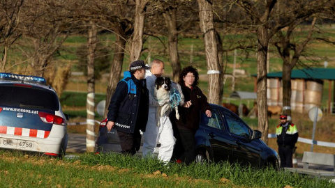 Los Mossos d'Esquadra investigan la muerte violenta de dos niñas, de 5 y 6 años de edad, en su domicilio de Vilobí d'Onyar (Girona), presuntamente a manos de su madre. /EFE