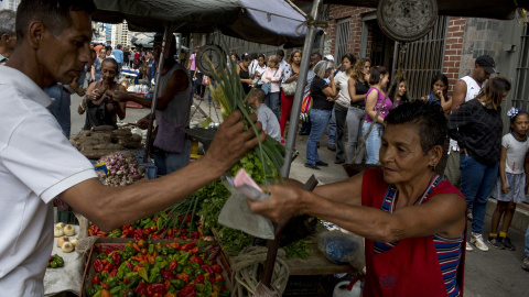 Una moneda de barrio contra la hiperinflación en Venezuela. SIMONE DALMASSO