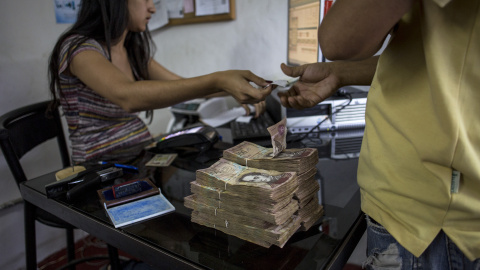 Una moneda de barrio contra la hiperinflación en Venezuela. SIMONE DALMASSO