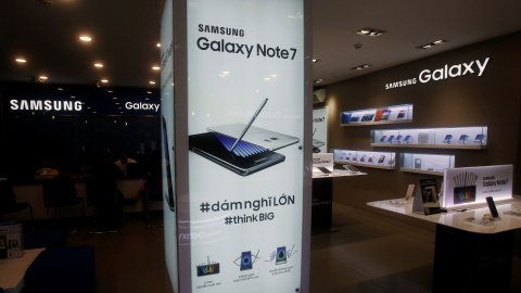 Un anuncio de Samsung Galaxy Note 7 en una tienda de móviles en Hanoi (Vietnam). REUTERS/Kham