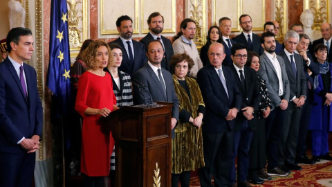 La presidenta del Congreso, Meritxell Battet (2i), durante su intervención durante la sesión solemne de las Cortes con motivo de la celebración del 41 aniversario de la Constitución. EFE