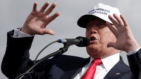 El candidato republicano a la presidencia de los Estados Unidos, Donald Trump, durante un acto de campaña en Florida. REUTERS/Mike Segar