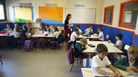 Varios niños en una de las clases del CEIP Josep Tarradellas de Madrid. EFE