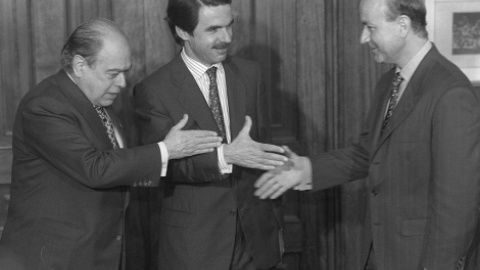 Pujol, Aznar y Duran en 1996 sellando el 'pacto del Majestic' en 1996.