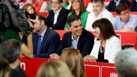 El secretario general del PSOE, Pedro Sánchez (c), y la presidenta del PSOE, Cristina Narbona (d), en la reunión del Comité Federal del PSOE, en la sede de Ferraz. EFE/Chema Moya