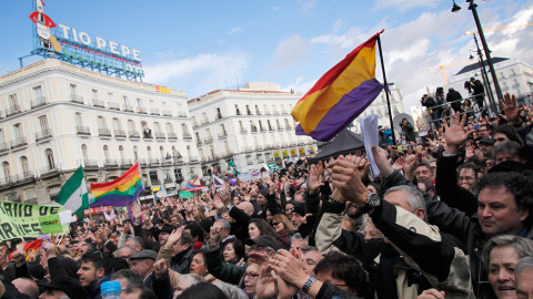 Decenas de miles de personas abarrotan la Puerta del Sol de Madrid, convocados por Podemos a la Marcha del Cambio. -JAIRO VARGAS