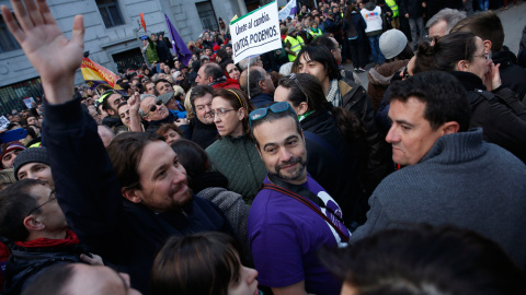 Pablo Iglesias saluda a los asistentes a la Marcha de Cambio, convocada por Podemos en Madrid. -REUTERS