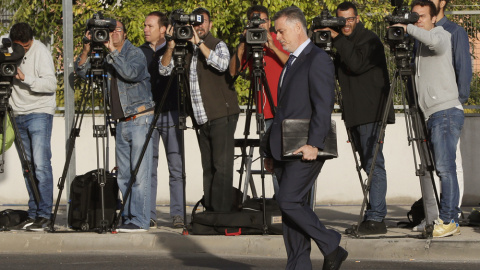 El ex consejero de la Comunidad de Madrid imputado en la causa Gürtel, Alberto López Viejo, a su llegada a la Audiencia en San Fernando de Henares. EFE/Mariscal